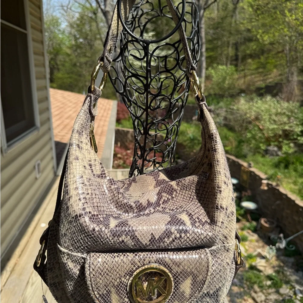 MICHAEL KORS Snakeskin Shoulder Bag with Gold MK Logo - Picture 2 of 8